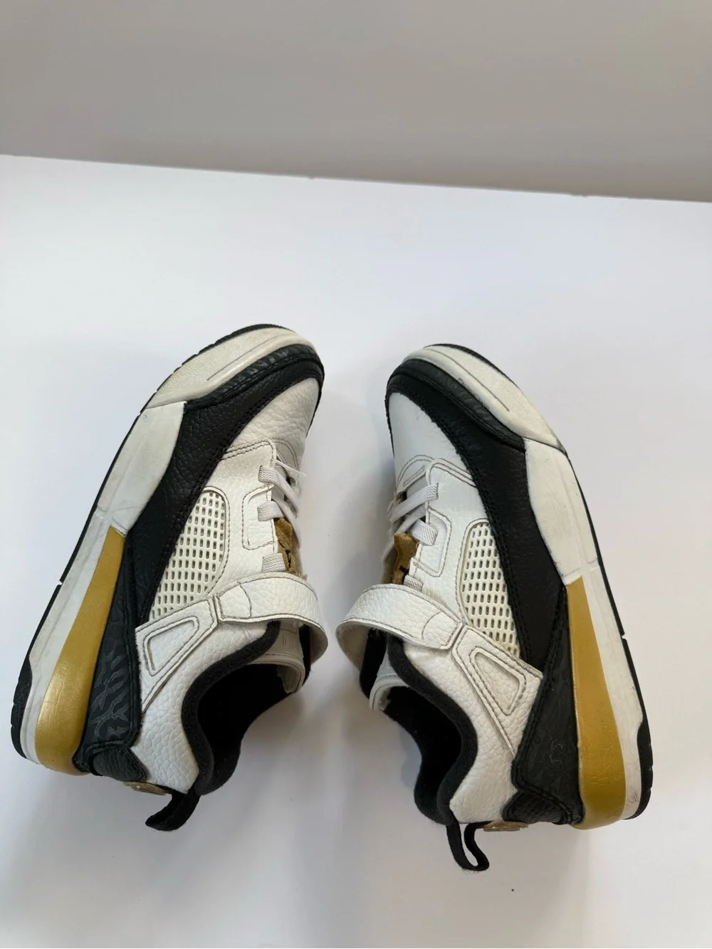 Nike Kids White, Black & Gold Low-Top Sneakers